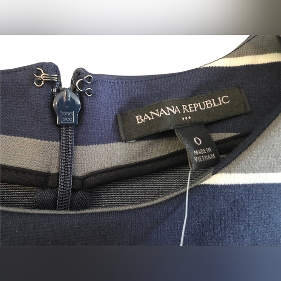 Banana Republic Seamed Sheath Mini Dress- Size 0 - Picture 3 of 4